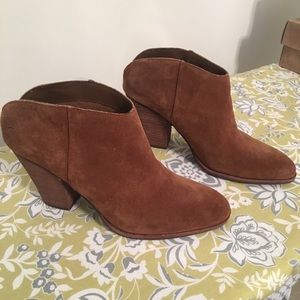 Dolce Vita tan suede booties/mules size 9 LIKE NEW
